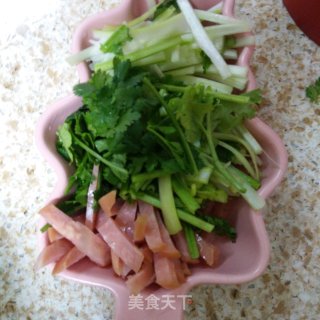 响油香肠拌豆皮的做法步骤：3