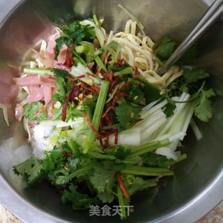 响油香肠拌豆皮的做法步骤：4
