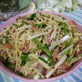 响油香肠拌豆皮的做法步骤：7