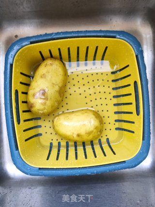 香肠土豆片的做法步骤：1