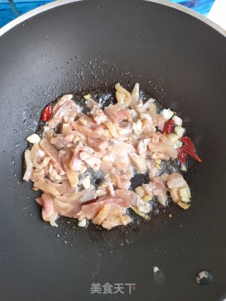 杏鲍菇鸡肉炒蒜薹的做法步骤：7