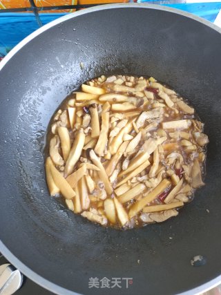 杏鲍菇鸡肉炒蒜薹的做法步骤：13