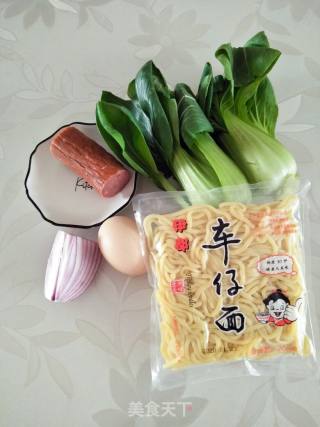 蛋炒车仔面的做法步骤：1