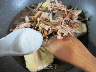 笋干菜烧圆素鸡的做法步骤：7