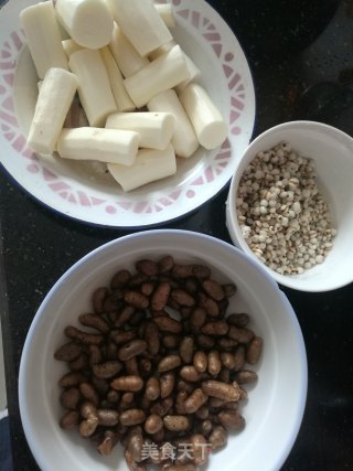 薏仁山药豆排骨汤的做法步骤：1