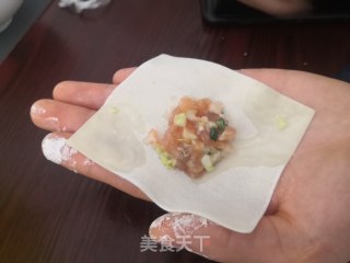 家庭版包菜猪肉馅馄饨的做法步骤：4