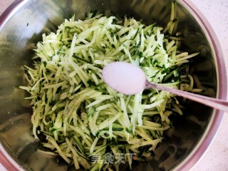 黄瓜鸡蛋水饺的做法步骤：4
