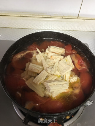 西红柿腐竹汤的做法步骤：5