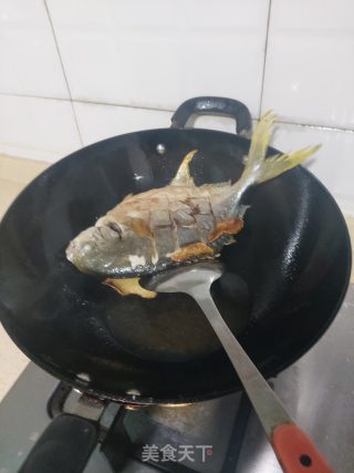 红烧金鲳鱼的做法步骤：4