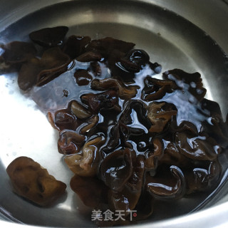 响油黄瓜拌木耳的做法步骤：3