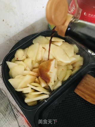 土豆焖猪头肉的做法步骤：5