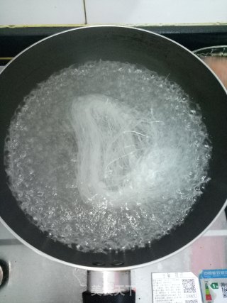 粉丝西蓝花的做法步骤：1