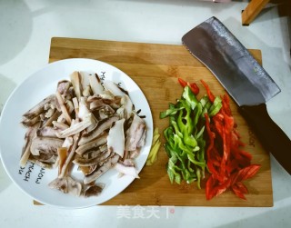 辣炒猪耳朵的做法步骤：1