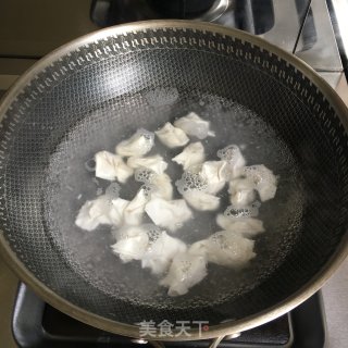 酸汤馄饨的做法步骤：2