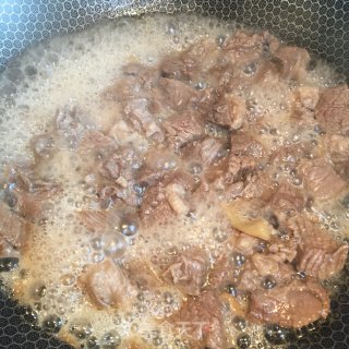 土豆红烧牛腩的做法步骤：4