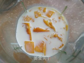 芒果奶昔的做法步骤：2