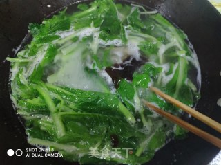 春季润燥汤水  小白菜排骨汤的做法步骤：5