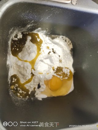 大众喜欢的油条的做法步骤：1