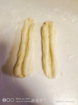 大众喜欢的油条的做法步骤：7