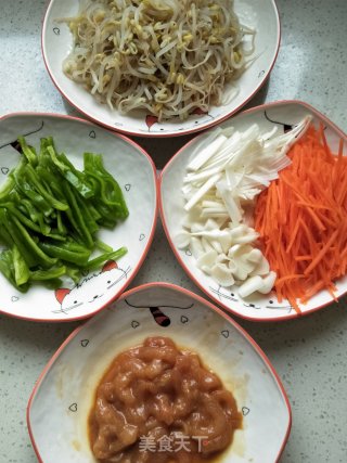 鸡肉炒豆芽的做法步骤：4