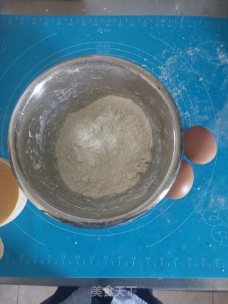 鸡蛋面的做法步骤：1