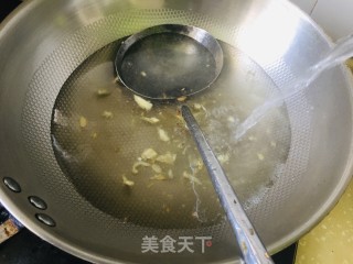 西红柿鸡蛋青菜汤的做法步骤：3