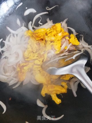 洋葱炒鸡蛋的做法步骤：9