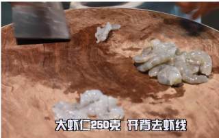 糖醋核桃虾仁的做法步骤：1