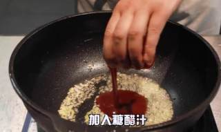 糖醋核桃虾仁的做法步骤：6
