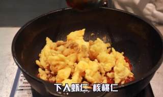 糖醋核桃虾仁的做法步骤：7