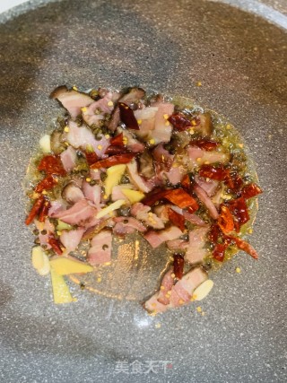 腊肉羊角椒土豆的做法步骤：3
