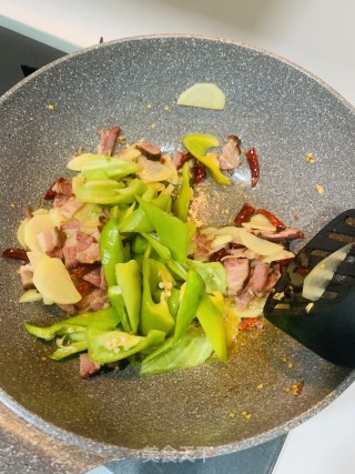 腊肉羊角椒土豆的做法步骤：6