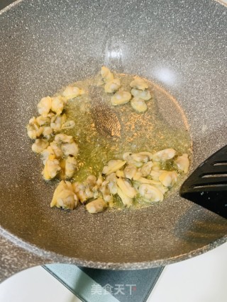 蛤蜊肉炒冬瓜的做法步骤：1