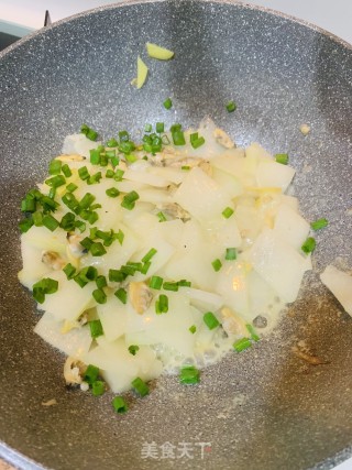 蛤蜊肉炒冬瓜的做法步骤：3