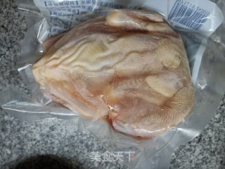 一鸡两吃，喝汤吃肉，气血双补~~烀整鸡的做法步骤：1