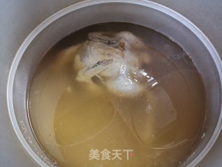 一鸡两吃，喝汤吃肉，气血双补~~烀整鸡的做法步骤：3