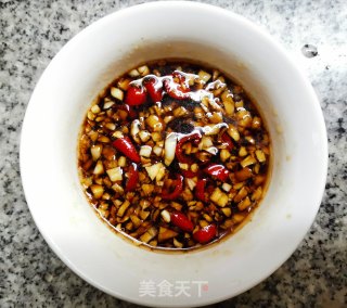 一鸡两吃，喝汤吃肉，气血双补~~烀整鸡的做法步骤：4