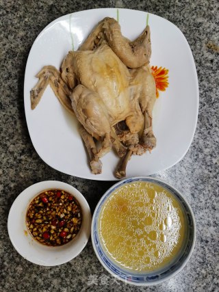一鸡两吃，喝汤吃肉，气血双补~~烀整鸡的做法步骤：5