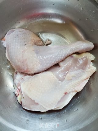 葱油淋鸡的做法步骤：1