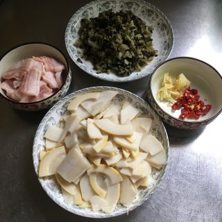 肉片雪菜炒春笋的做法步骤：1