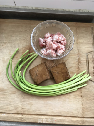 香干炒蒜苗的做法步骤：1