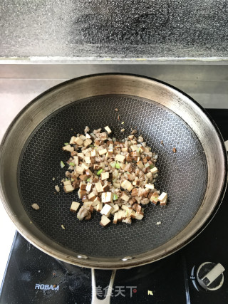 香干炒蒜苗的做法步骤：5