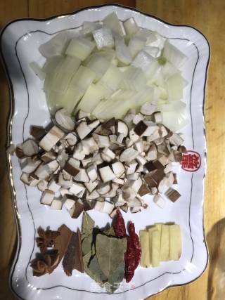 米饭杀手之卤肉饭（独家定制）的做法步骤：1