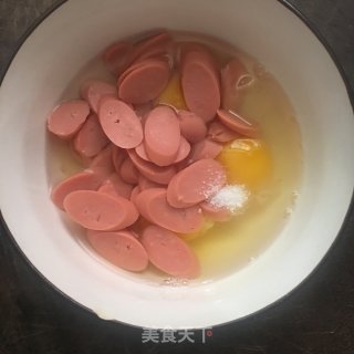 火腿肠煎蛋的做法步骤：3