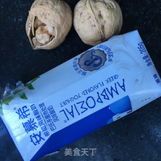 草莓酱拌酸奶的做法步骤：1