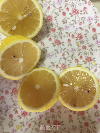 柠檬冰块的做法步骤：2