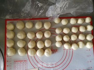 蛋黄酥的做法步骤：7