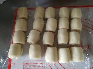 蛋黄酥的做法步骤：14