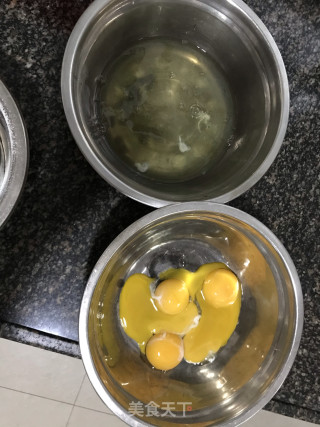8寸蛋糕胚的做法步骤：1