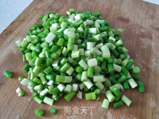 蒜苔炒肉末的做法步骤：1